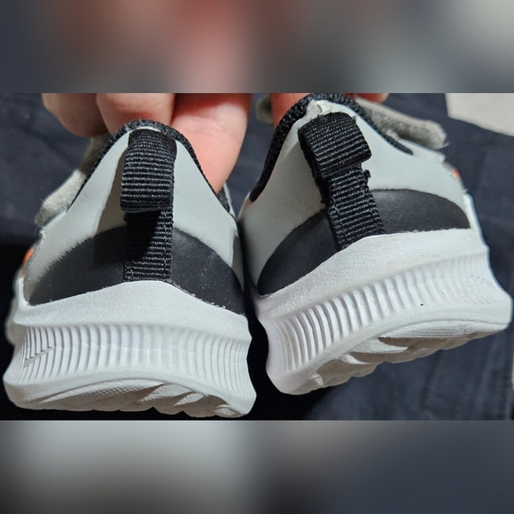 Nike Downshifter 10 Baby Toddler US 8C - Gently Used - Picture 4 of 8